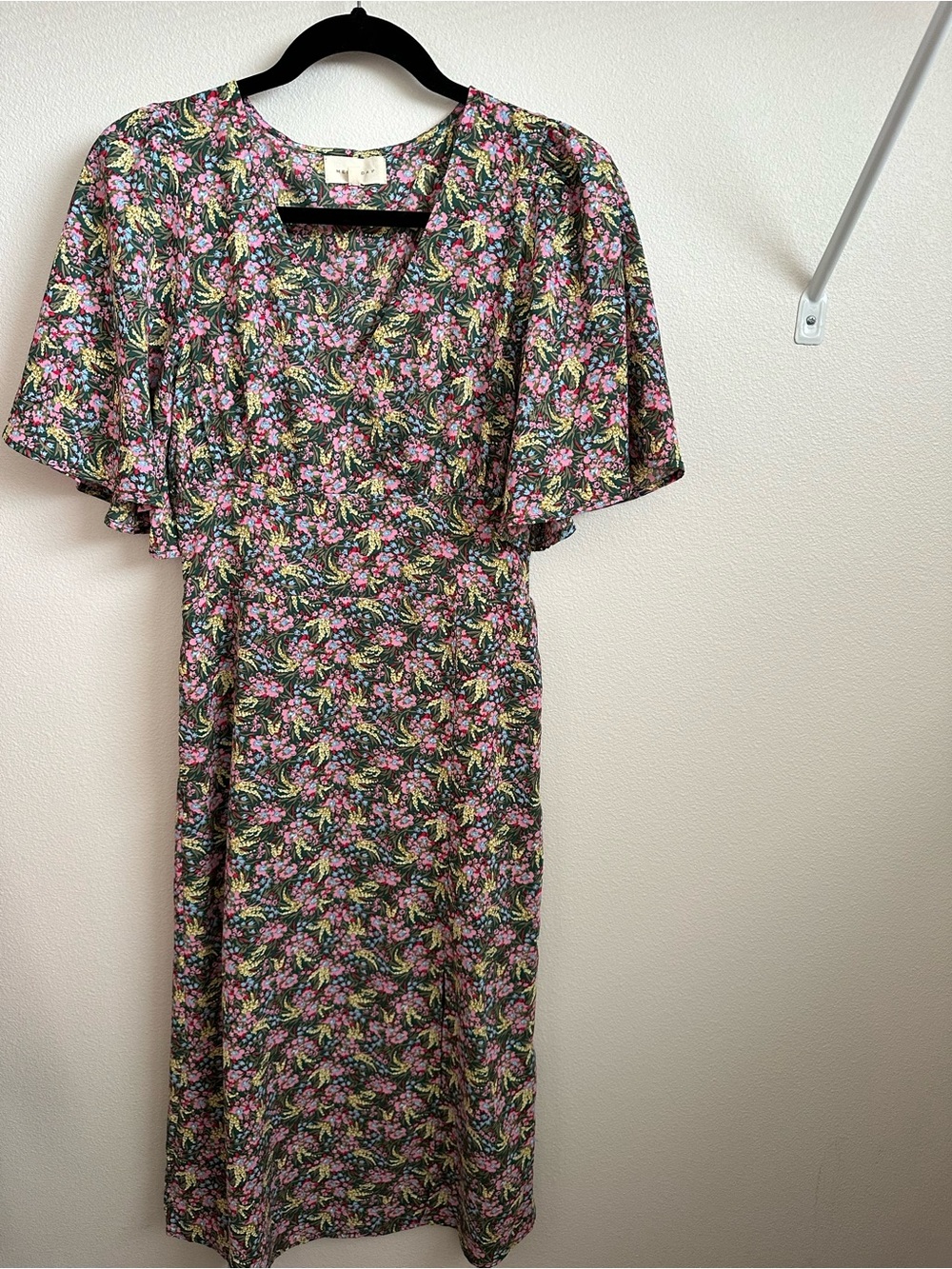MELLODAY Pink and Green Floral Midi Dress with Flutter Sleeves
